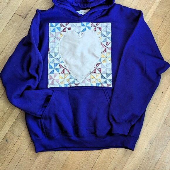 Hoodie with Appliqued Quilt and Heart Design - SZ L - Picture 2 of 7